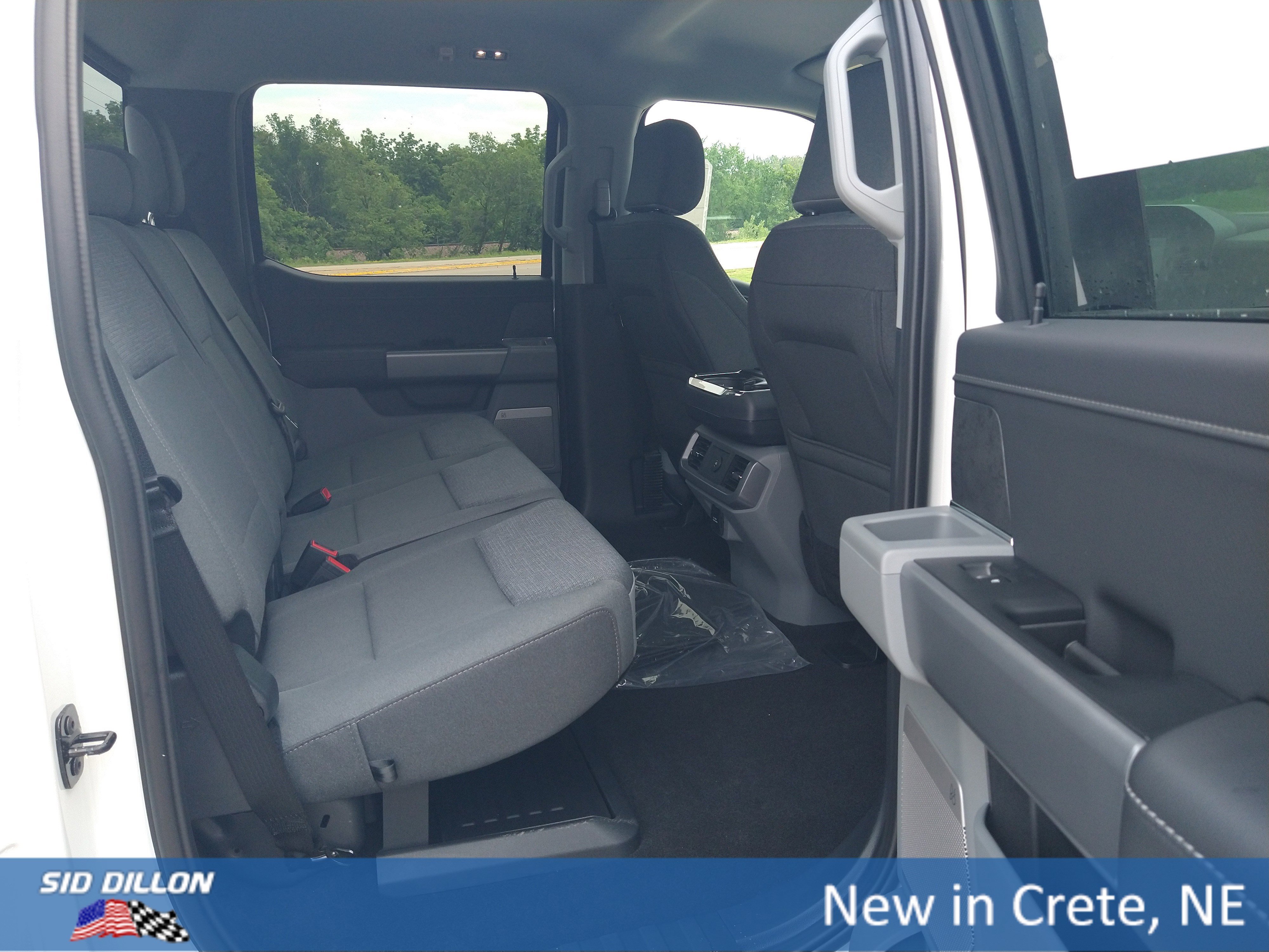 New 2026 Oxford White Ford XLT image 6