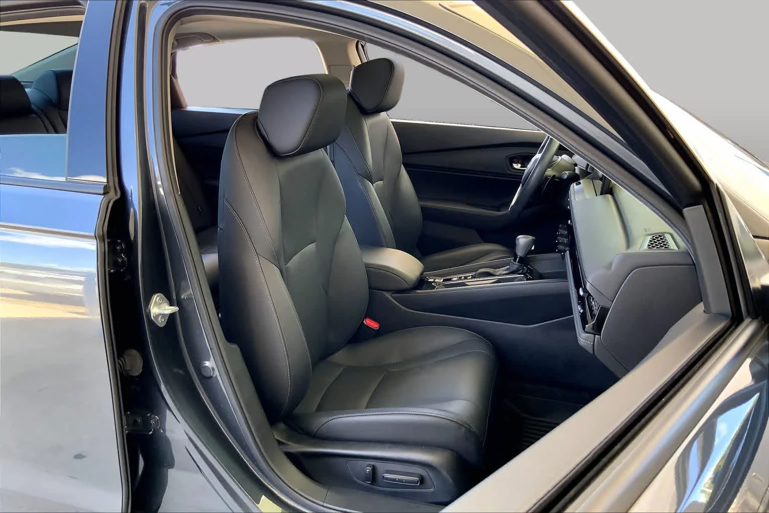 Used 2024 Meteorite Gray Metallic Honda EX-L image 9