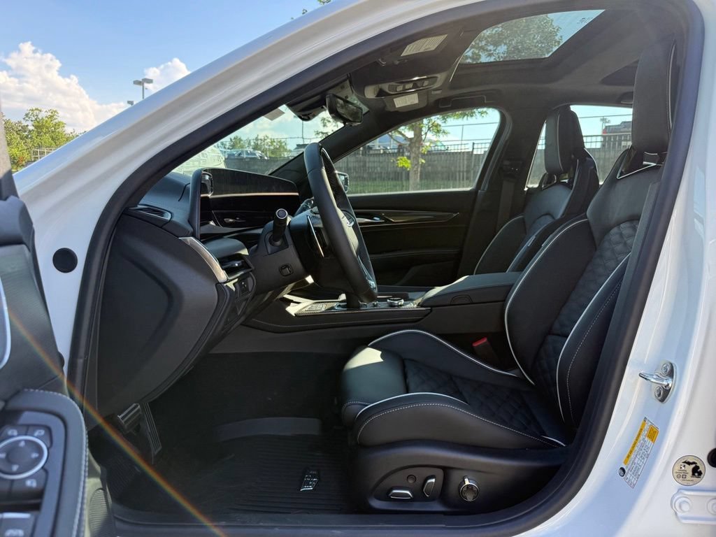 New 2026 Summit White Cadillac V-Series image 20