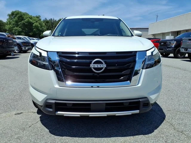 Used 2023 White Nissan Platinum image 24