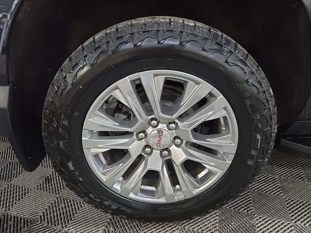 Used 2023 Titanium GMC Denali image 14