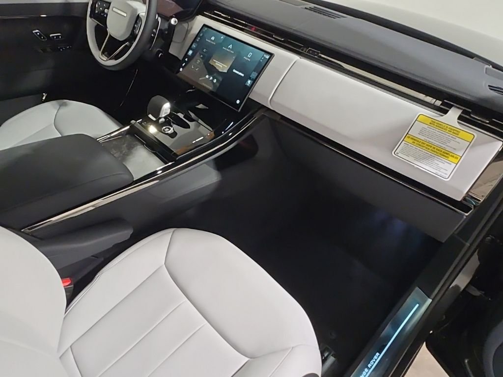 New 2026 Carpathian Grey Land Rover Dynamic SE image 26