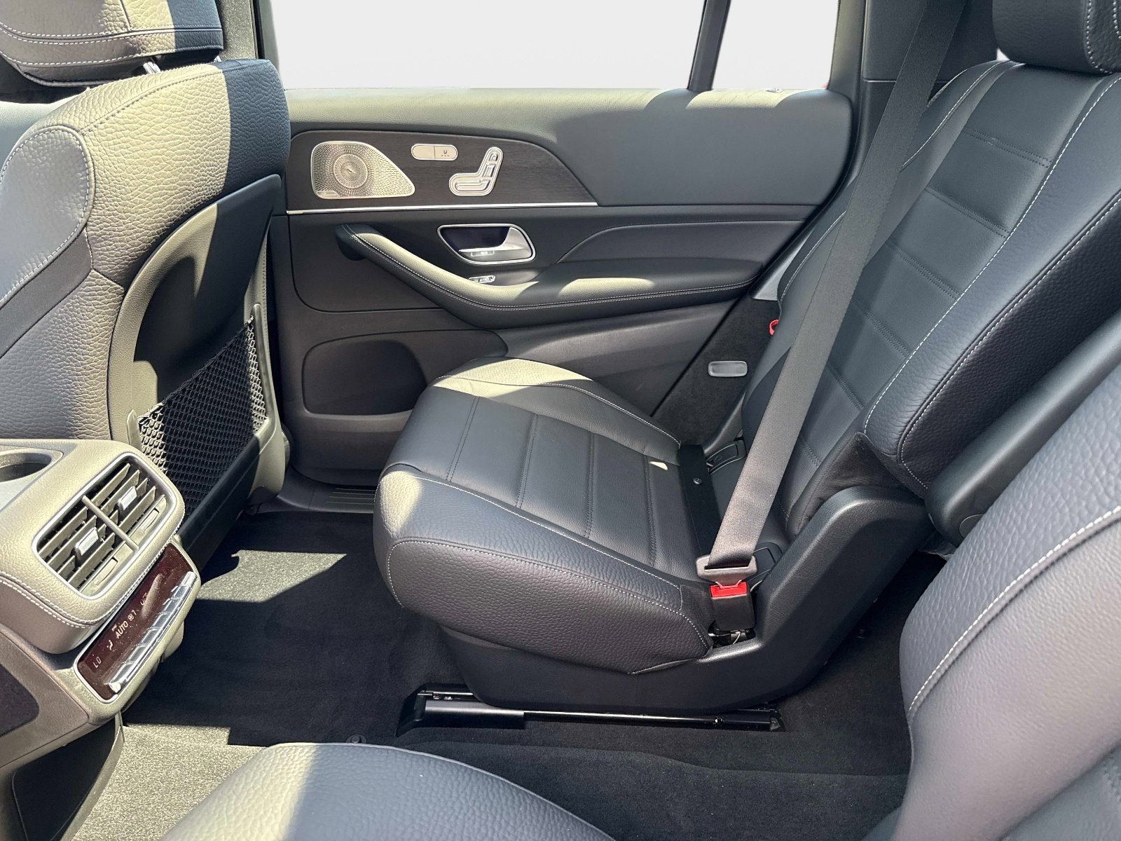 New 2026 Moonlight White Mercedes-Benz 450 4MATIC® SUV image 16