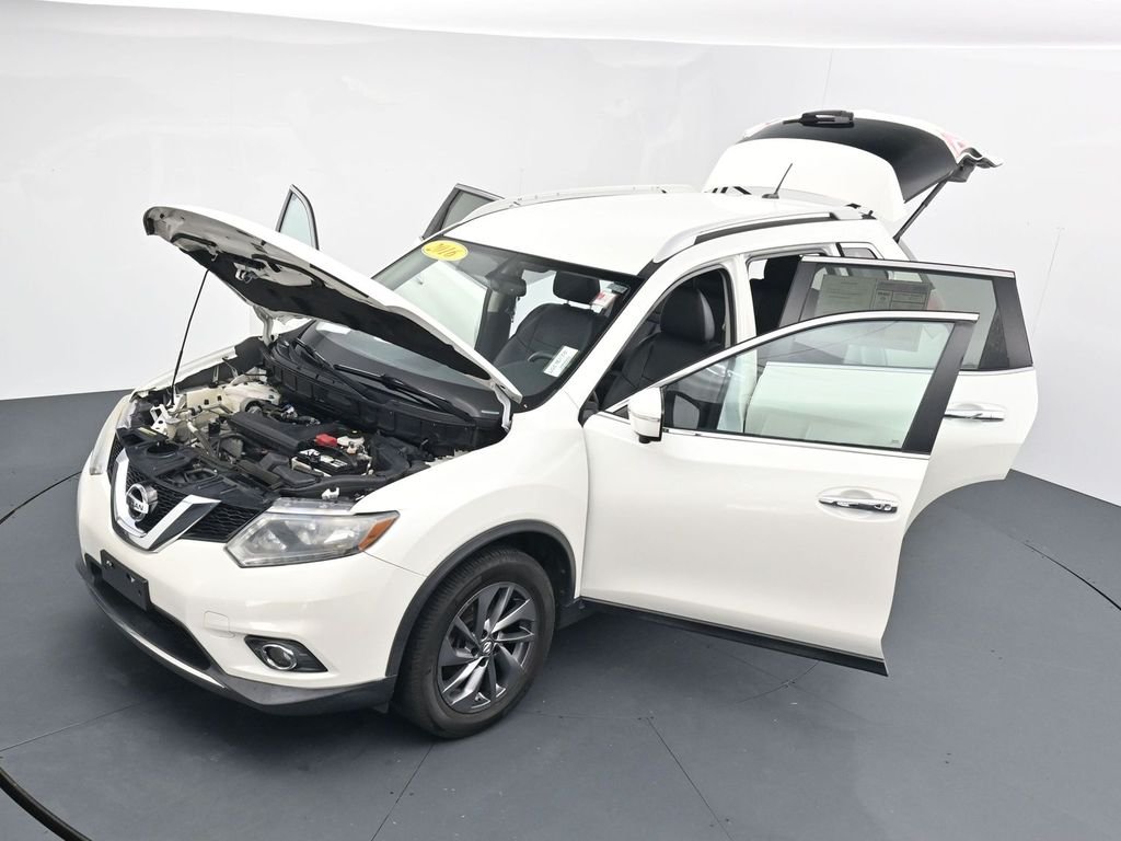 Used 2016 White Nissan SL image 41