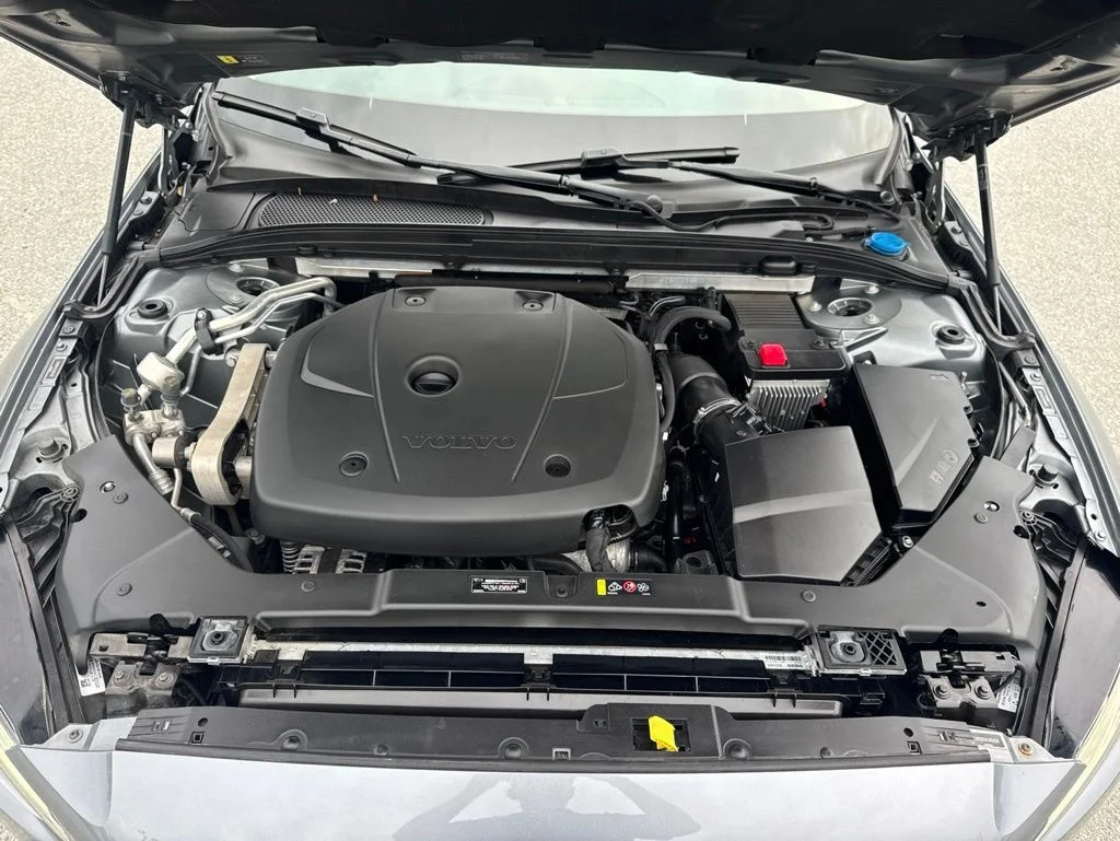 Used 2020 Gray Volvo T5 Momentum image 32