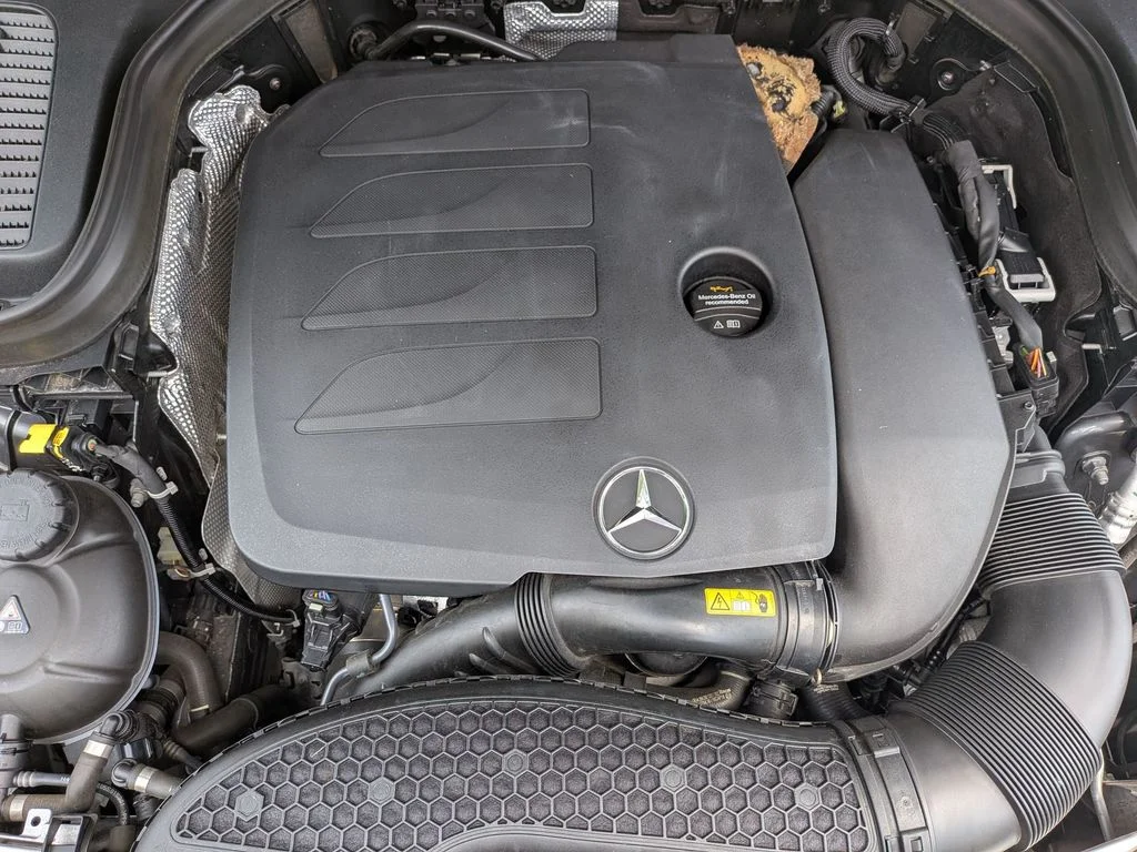 Used 2022  Mercedes-Benz GLC 300 image 36