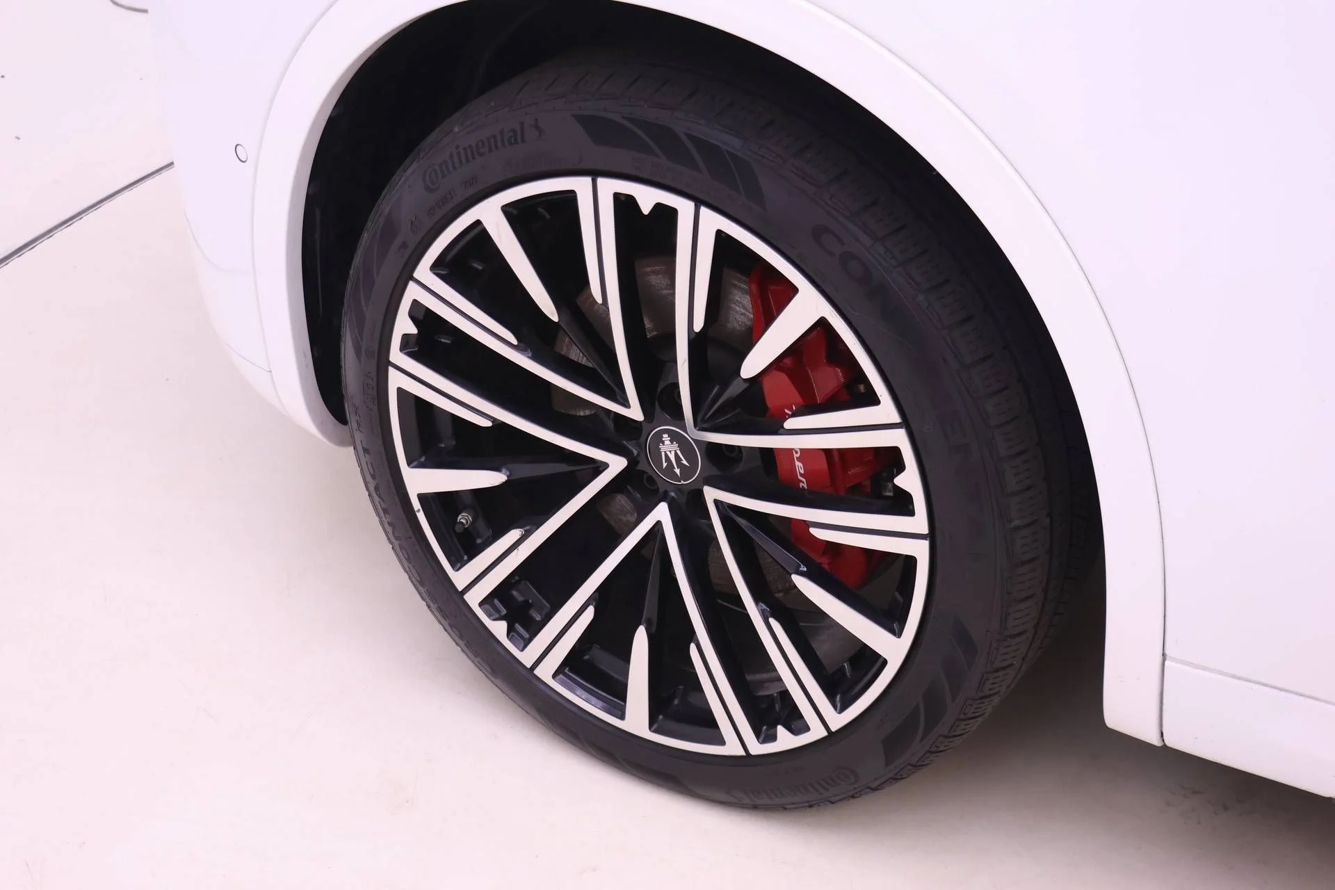 Used 2023 White Maserati Modena image 22