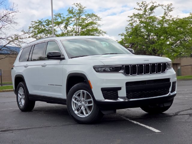 New 2026 Bright White Clear-Coat Exterior Paint Jeep Laredo image 2