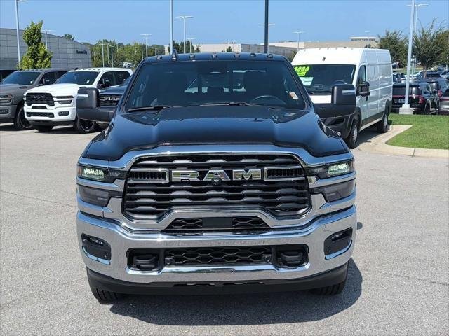 New 2026 Diamond Black Crystal Pearl-Coat Exterior Paint RAM Tradesman image 3