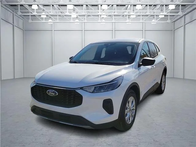 Used 2025 Oxford White Ford Active Front-Wheel Drive image 1
