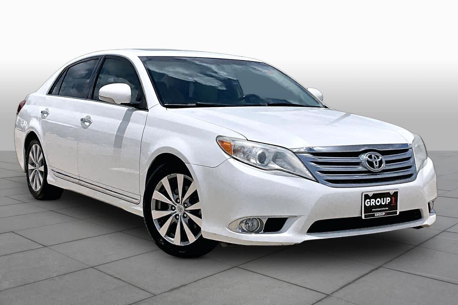Used 2012 Blizzard Pearl Toyota Limited image 3
