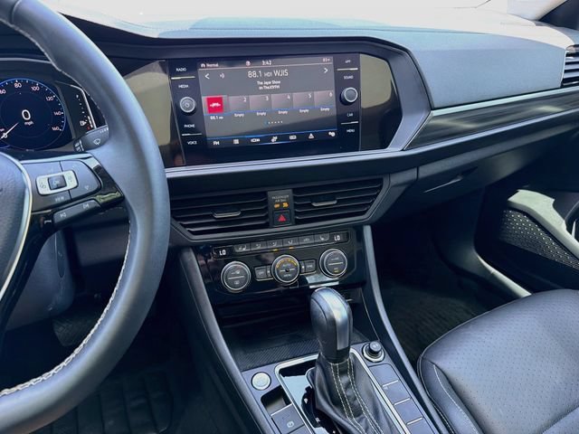 Used 2021 Pyrite Silver Metallic Volkswagen SEL image 28