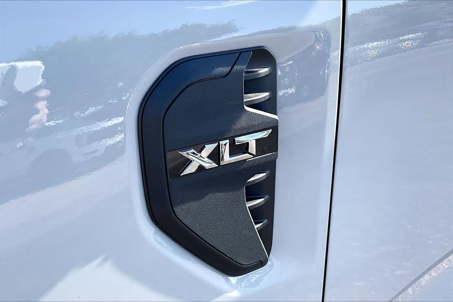New 2026 Avalanche Ford XLT image 15