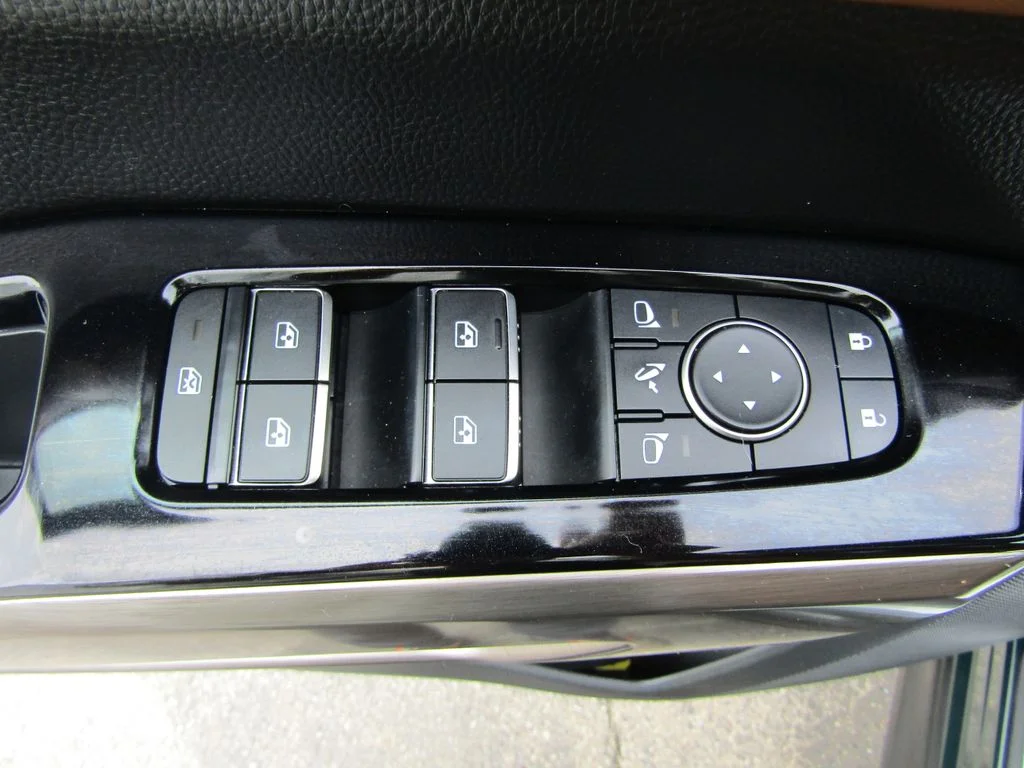 Used 2025 Obsidian Green Pearl Nissan Platinum image 25