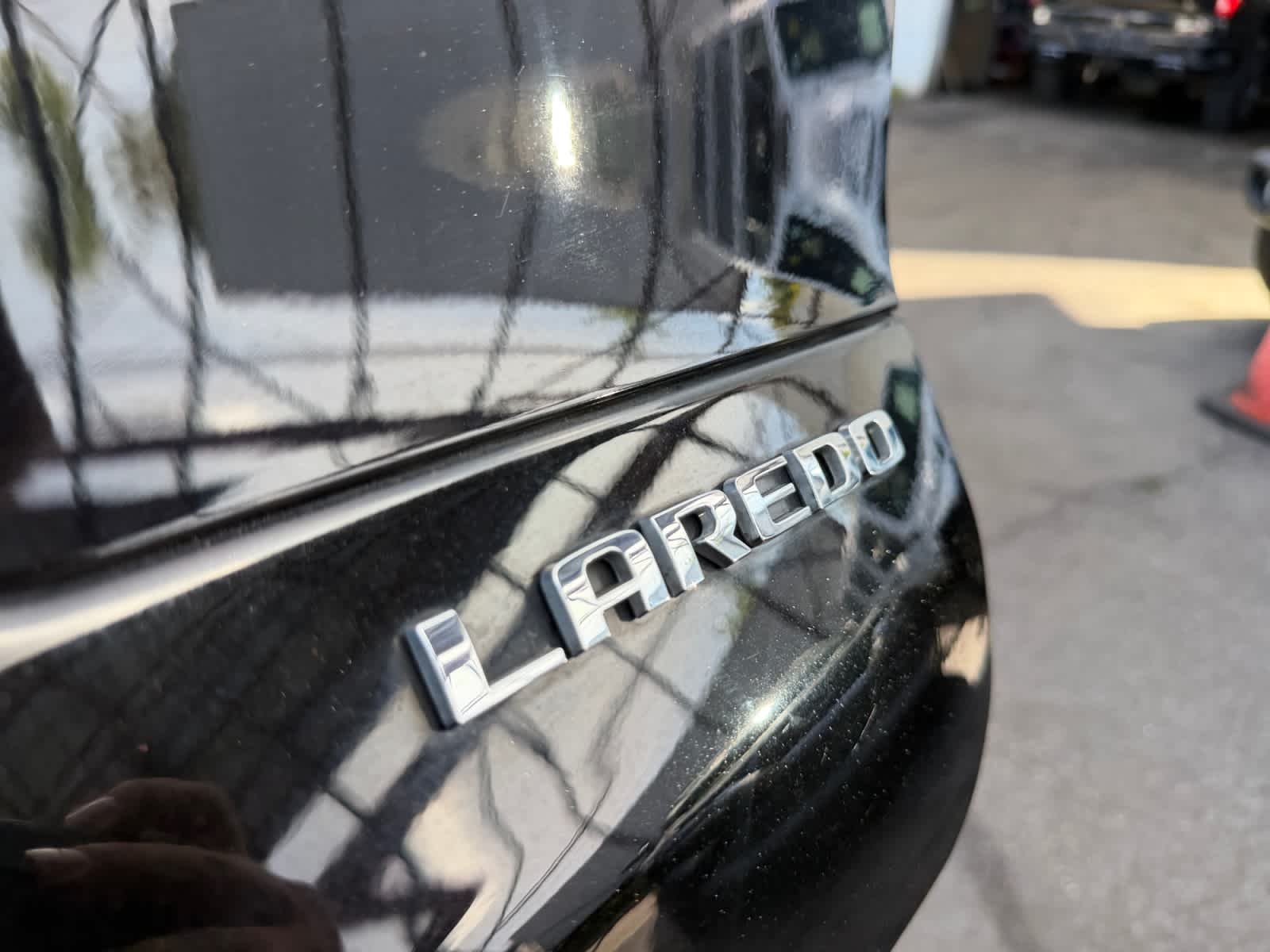 Used 2022 Diamond Black Crystal Pearlcoat Jeep Laredo image 22