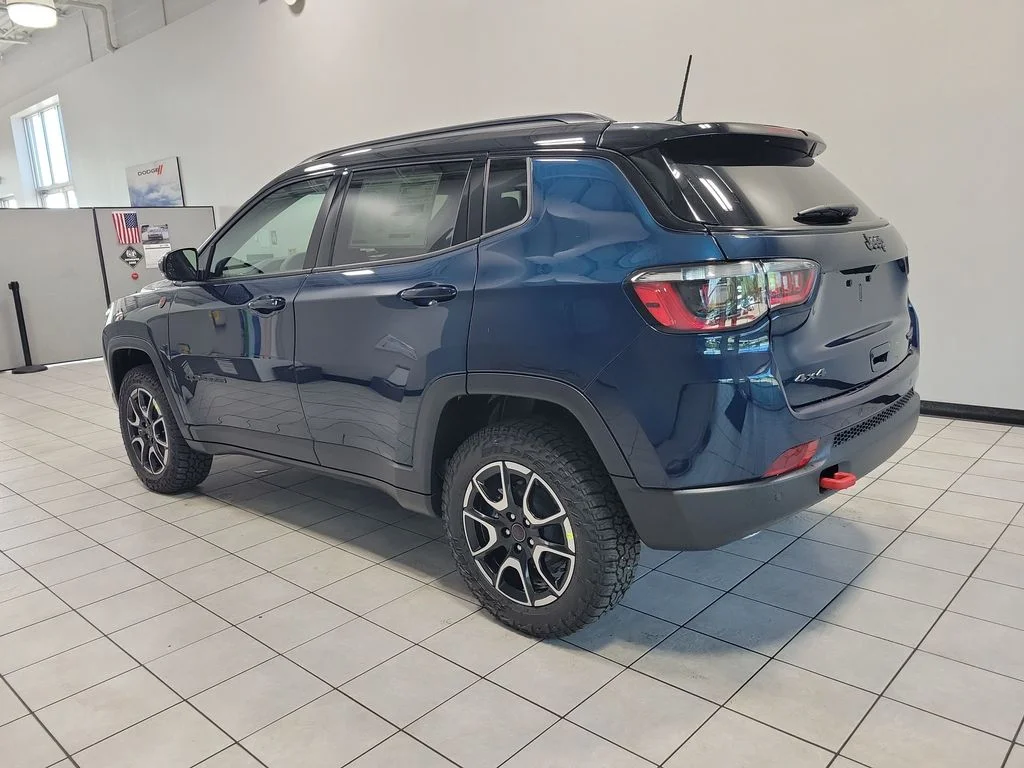 New 2026 Fathom Blue Pearl-Coat Exterior Paint Jeep Trailhawk image 6