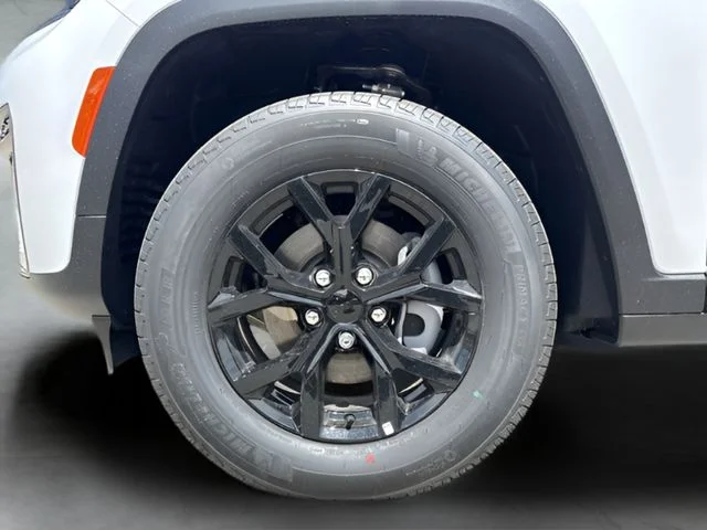 New 2026 Bright White Clear-Coat Exterior Paint Jeep Altitude image 29