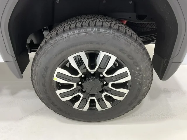 2026 GMC Sierra 2500HD Denali Ultimate - Photo 11