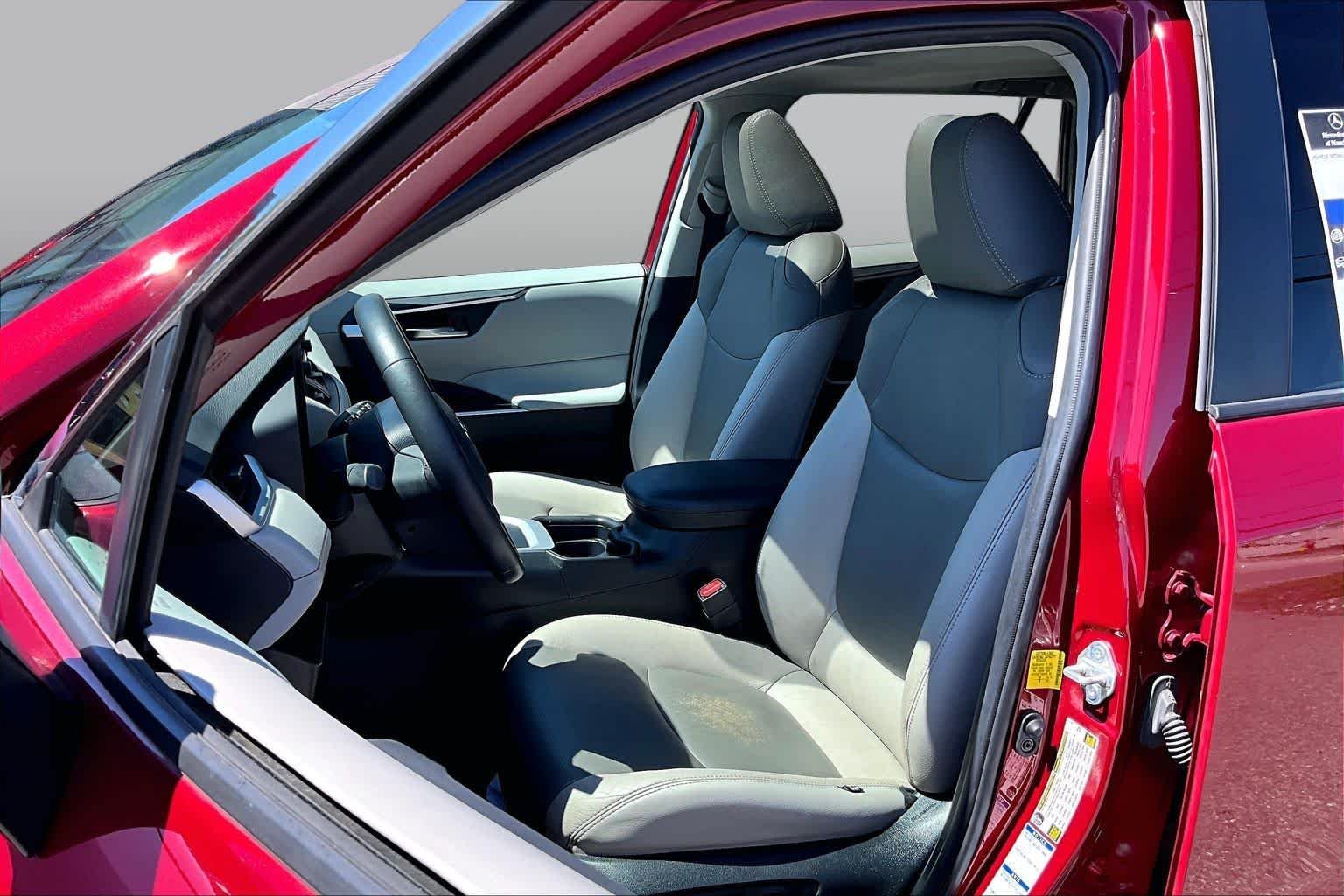 Used 2020 Ruby Flare Pearl Toyota XLE image 9