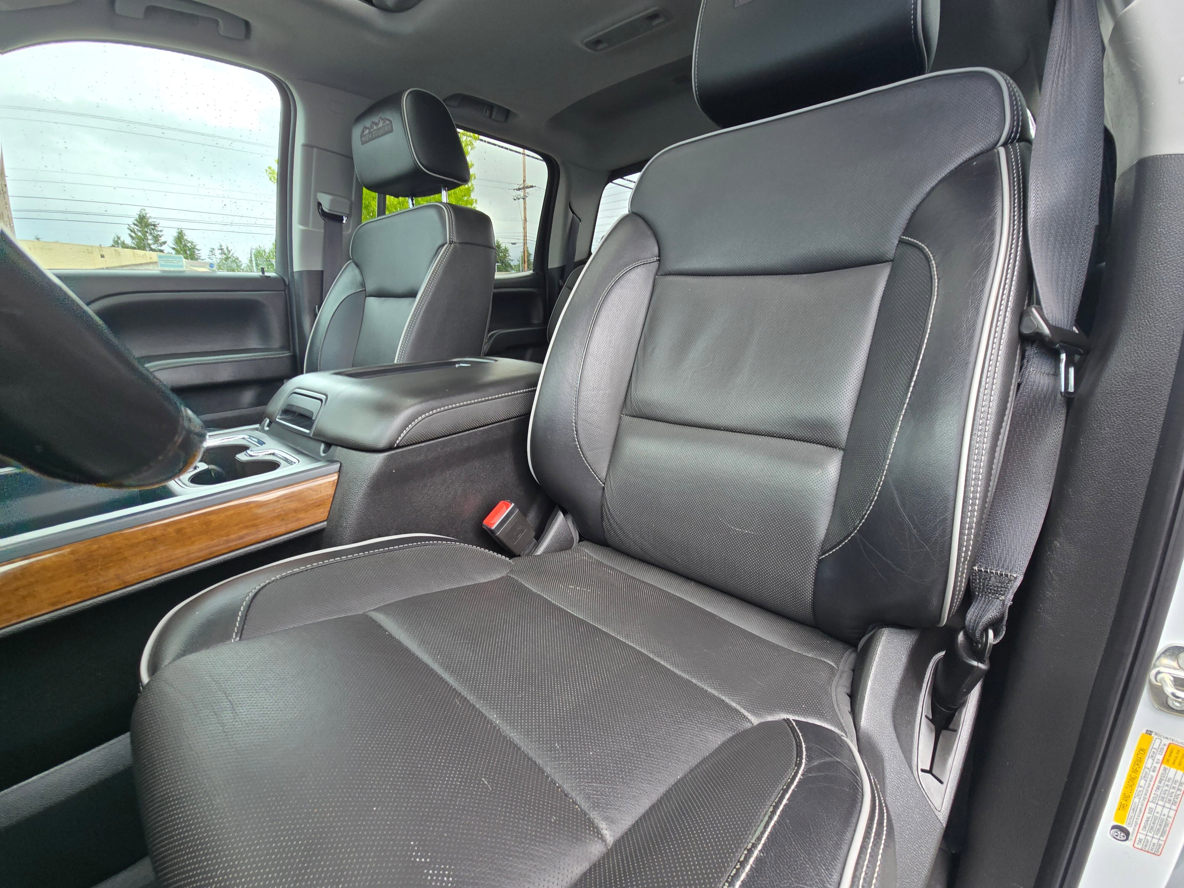 Used 2018 IRIDESCENT PEARL TRICOAT Chevrolet High Country image 22