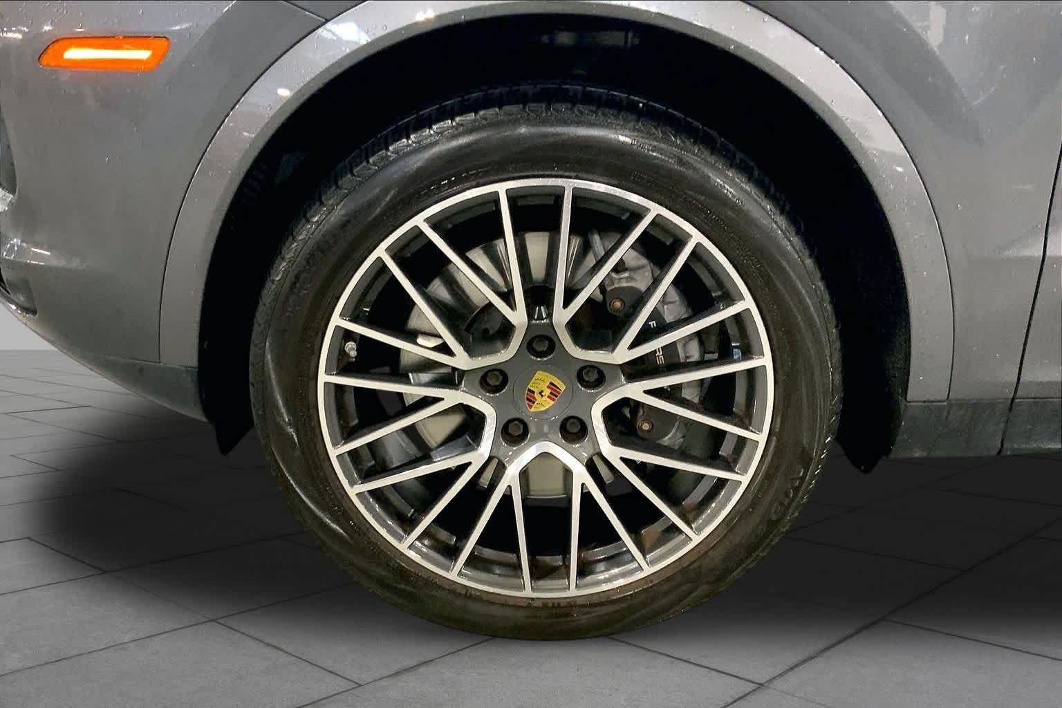 Used 2021 Quartzite Grey Metallic Porsche  image 10