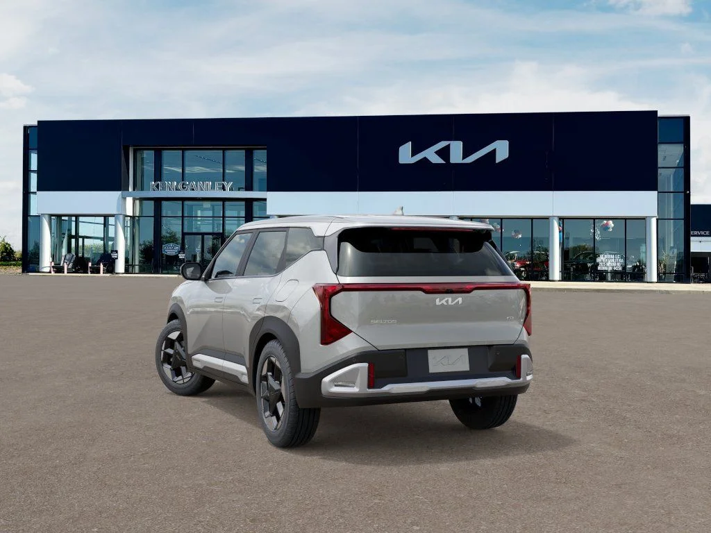New 2027 Ivory Silver Kia S image 4