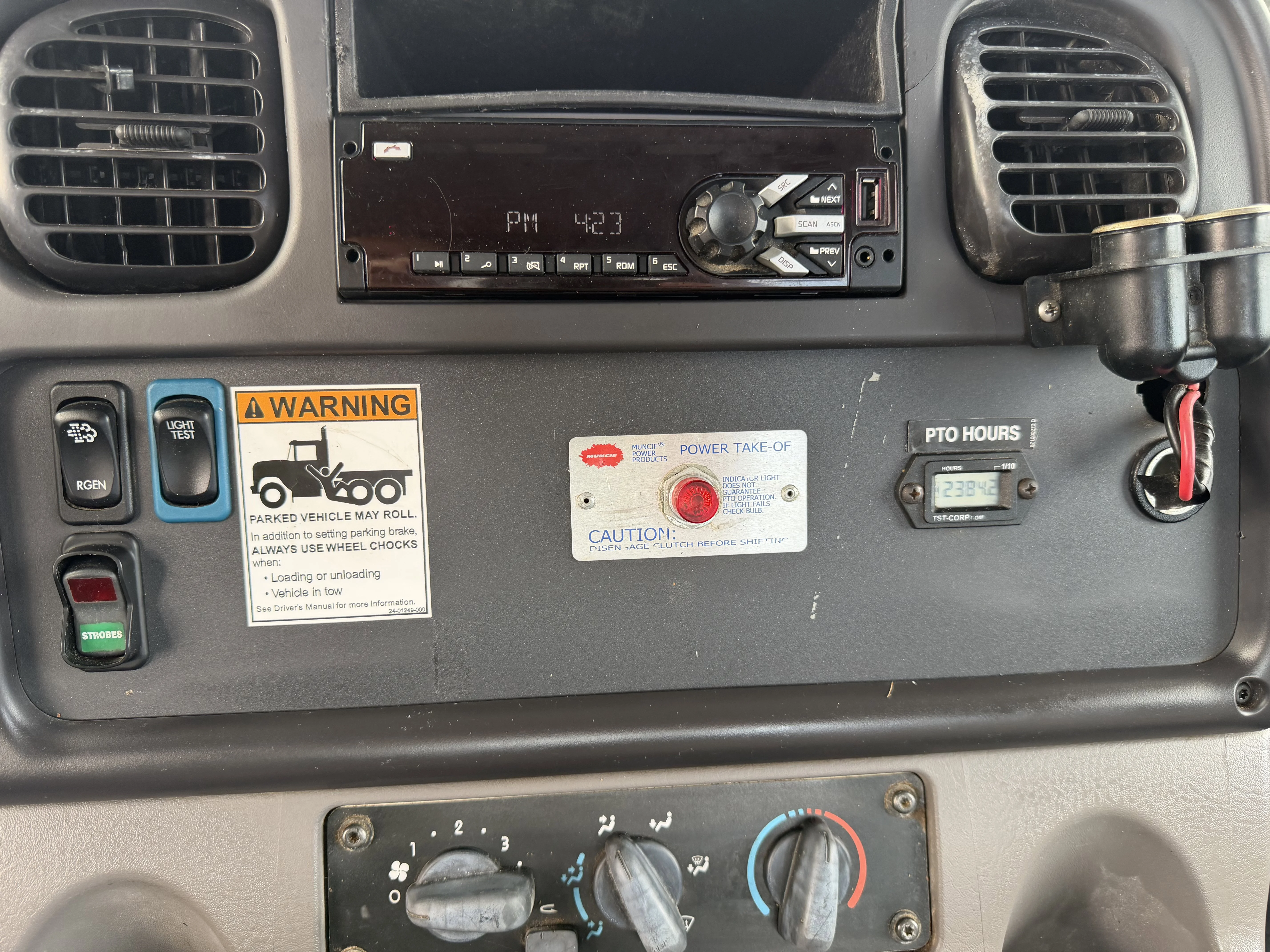 Used 2019 White FREIGHTLINER Under CDL image 12