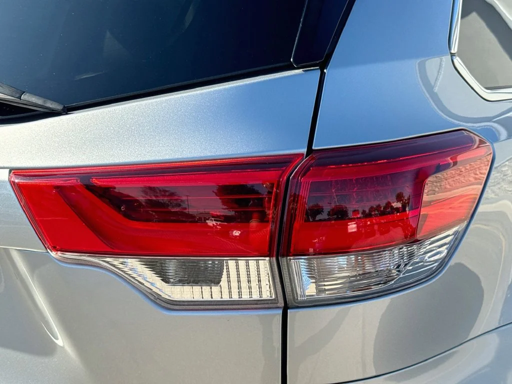 Used 2018 Silver Toyota SE image 33