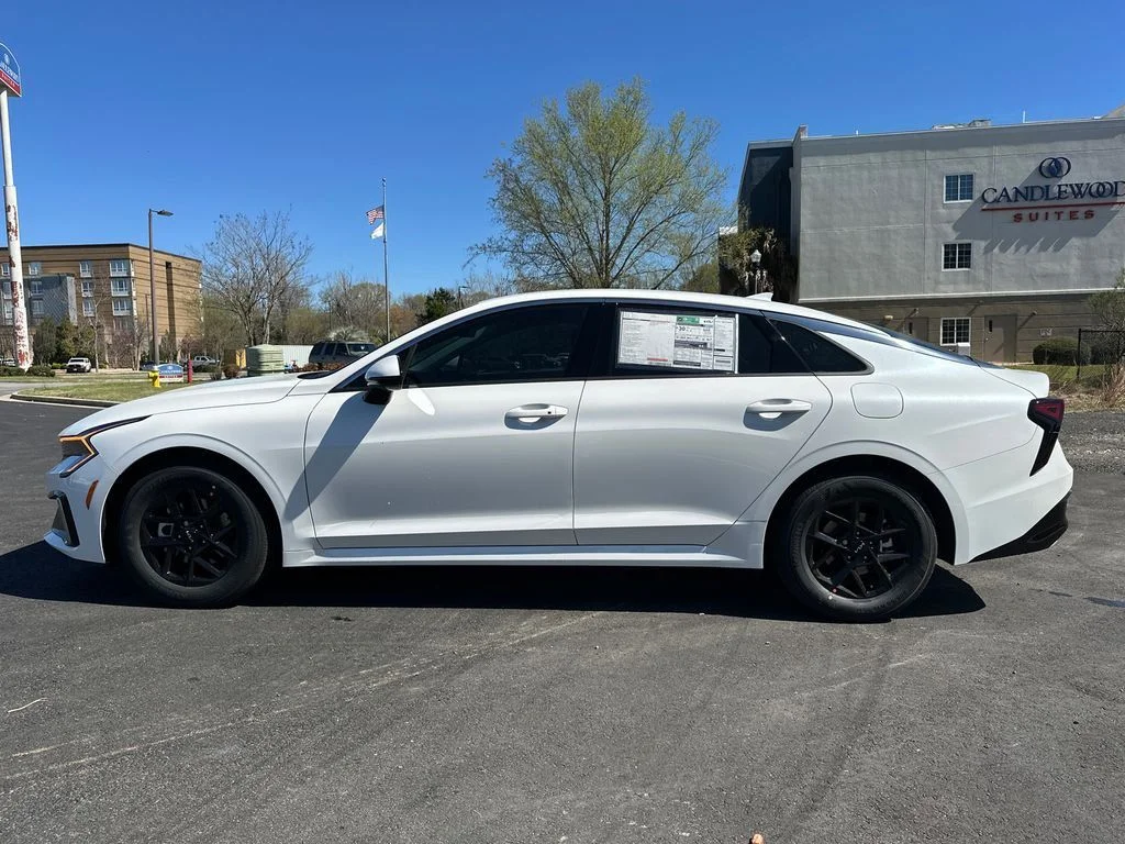 New 2026 White Kia LXS image 4