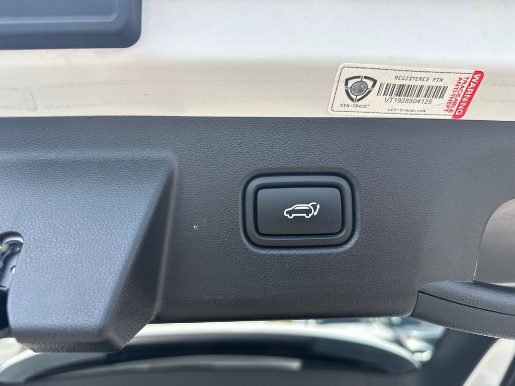 Used 2025 White Hyundai SEL image 19