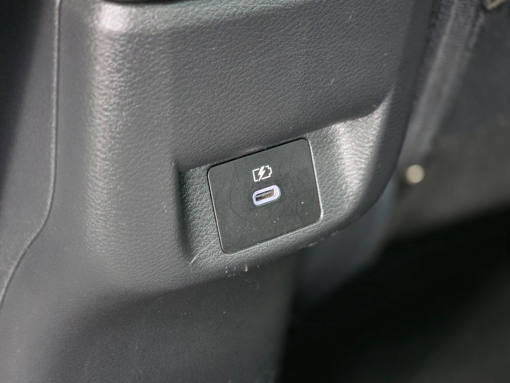 2025 Nissan Versa Sedan SR - Photo 17