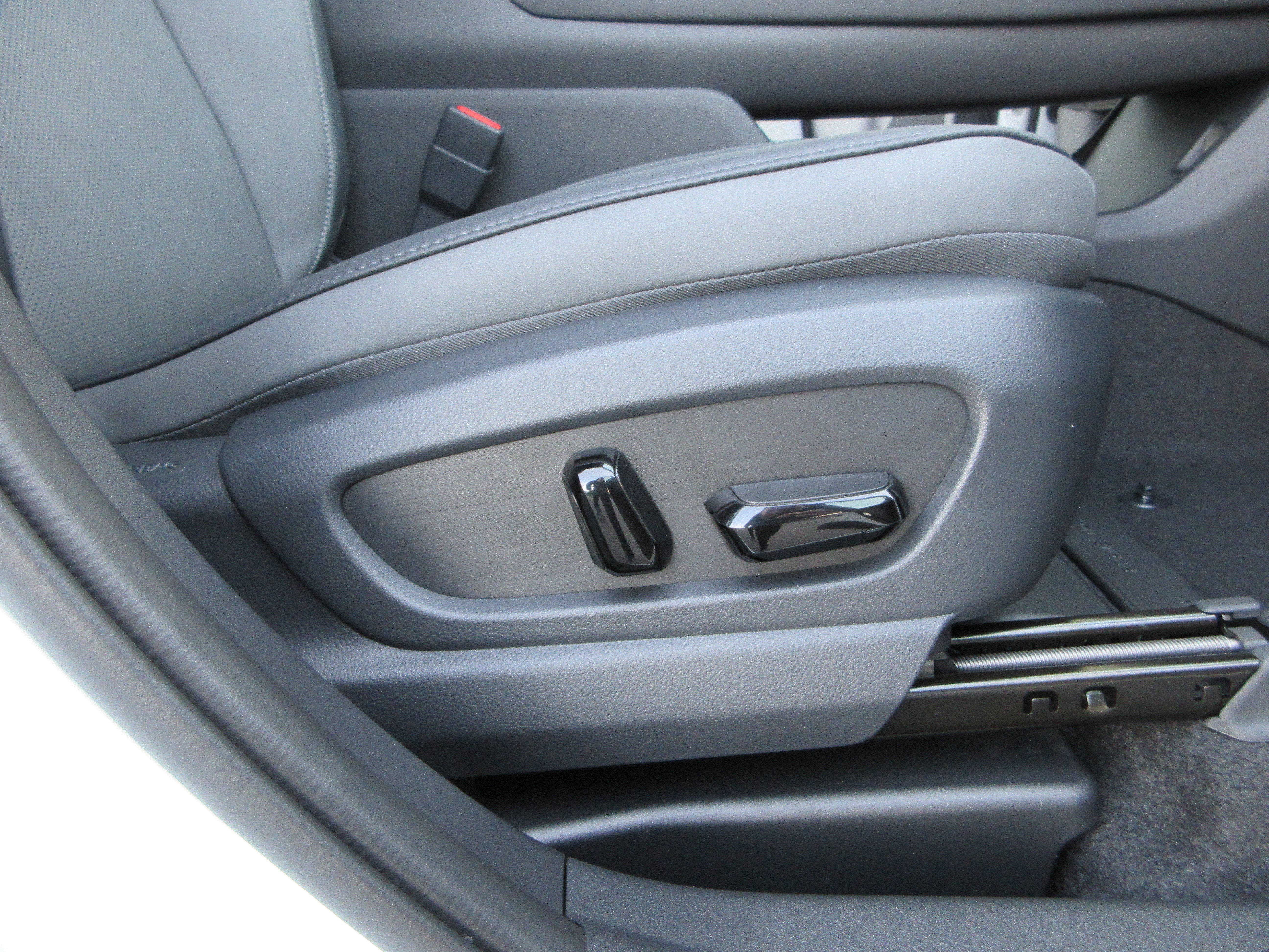 2026 Lexus RZ Premium - Photo 25