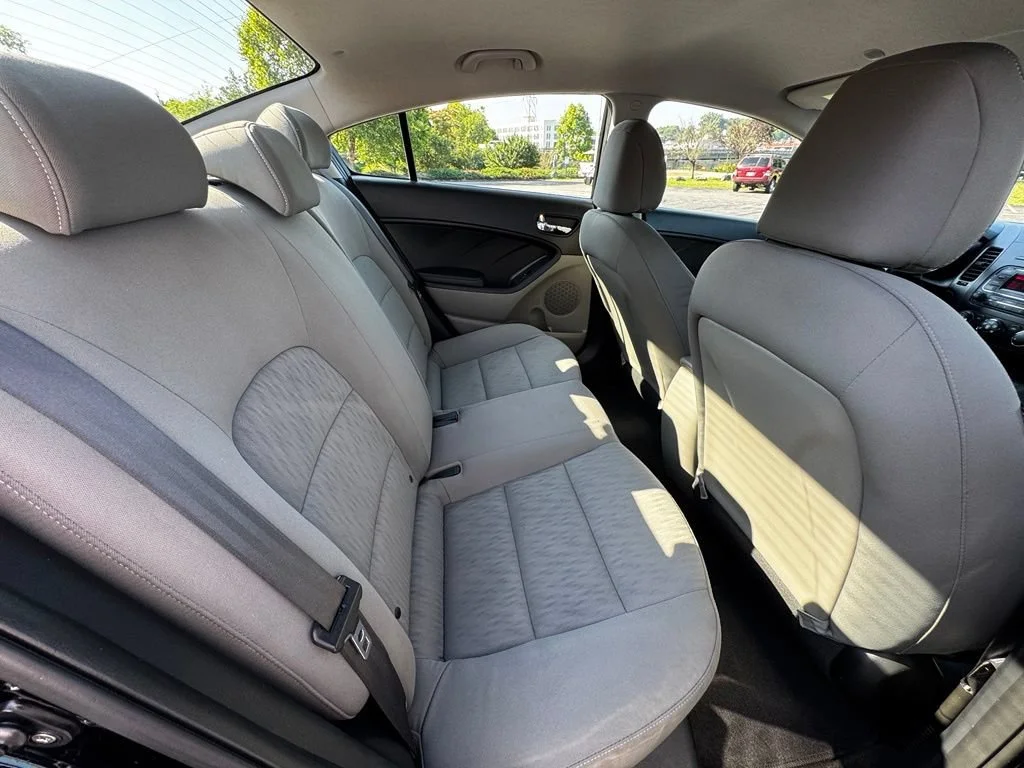 Used 2015  Kia LX image 11