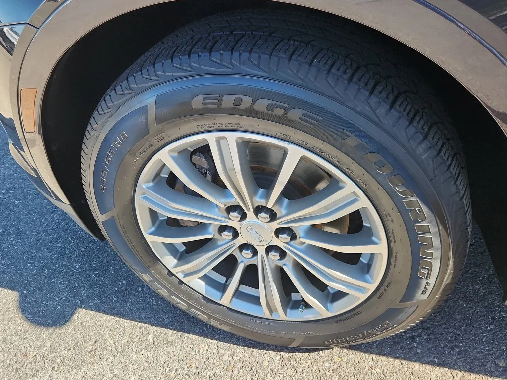 Used 2018 Gray Cadillac Luxury image 18