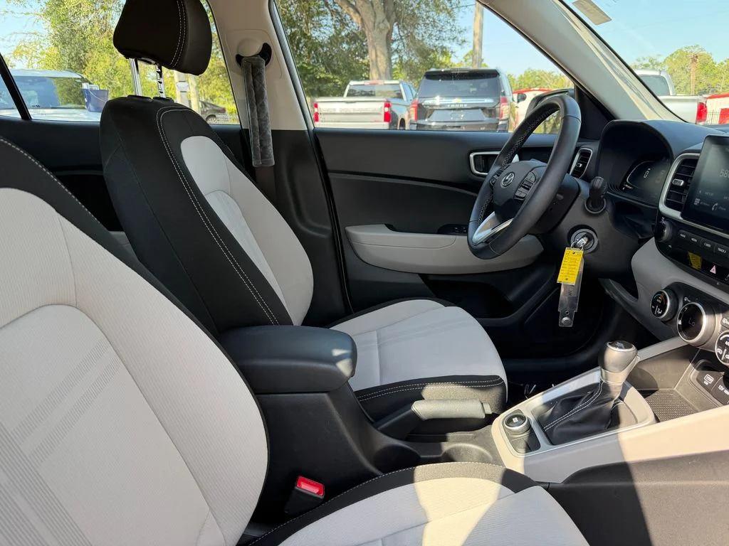 Used 2023 Shimmering Silver Hyundai SEL image 9