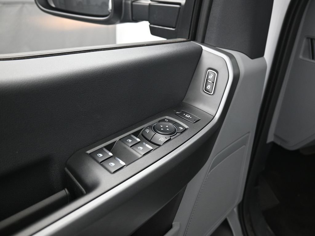 New 2026 Oxford White Ford XLT image 9