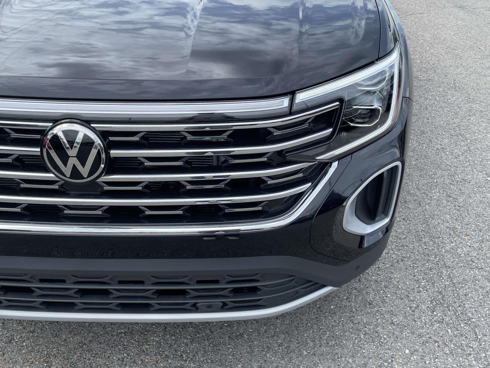 New 2026 Deep Black Pearl Volkswagen 2.0T SEL image 9