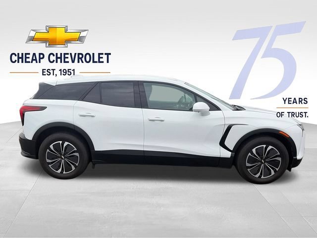 Used 2024 Summit White Chevrolet LT image 6