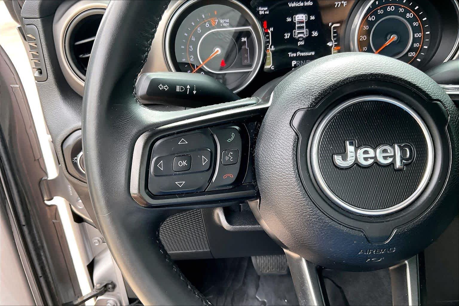 Used 2018 Billet Silver Metallic Clearcoat Jeep Sport S image 22