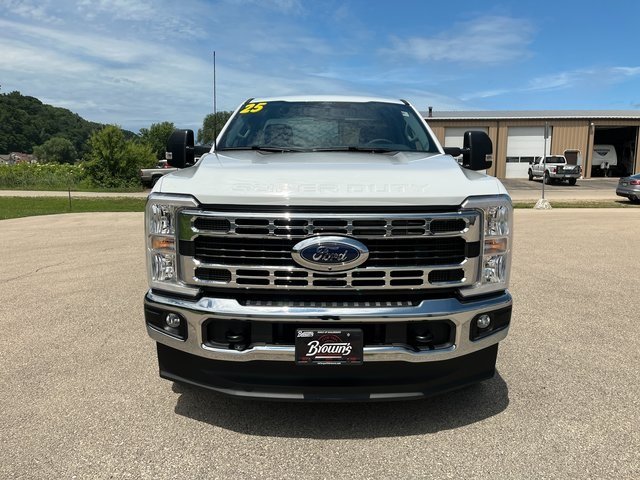 2025 Ford F-350 XLT photo 2
