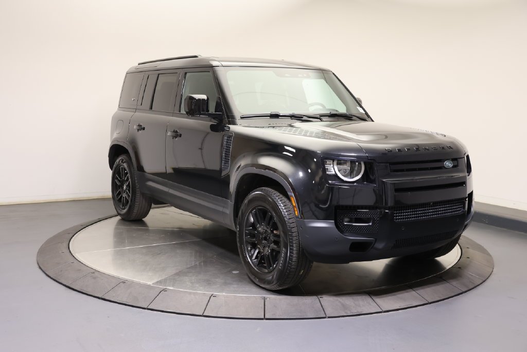 Used 2023 Santorini Black Metallic Land Rover S image 7