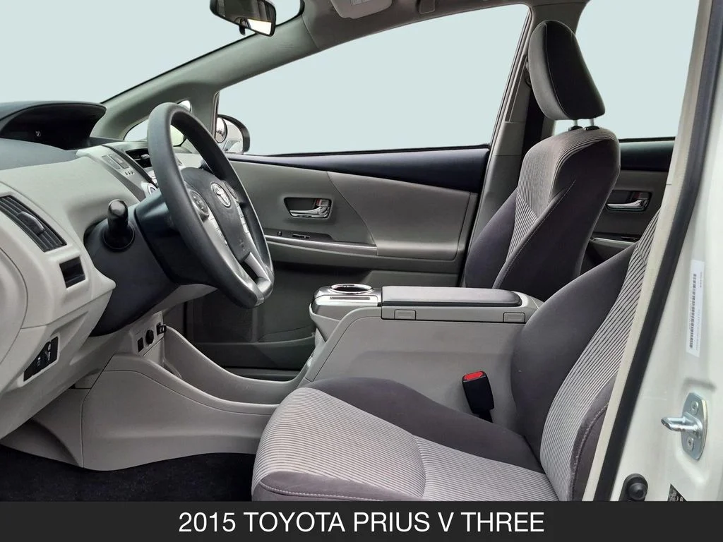 Used 2015 White Toyota Three image 14