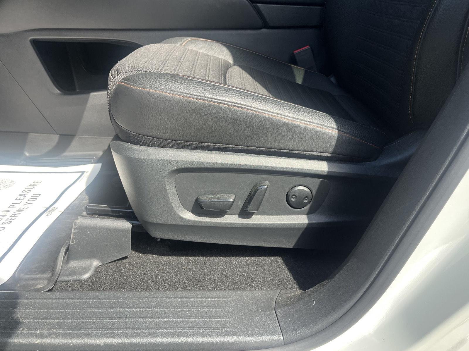 Used 2025 Glacier White Nissan Rock Creek image 20
