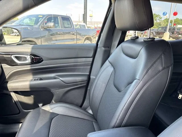 New 2026 Black Jeep Latitude image 17