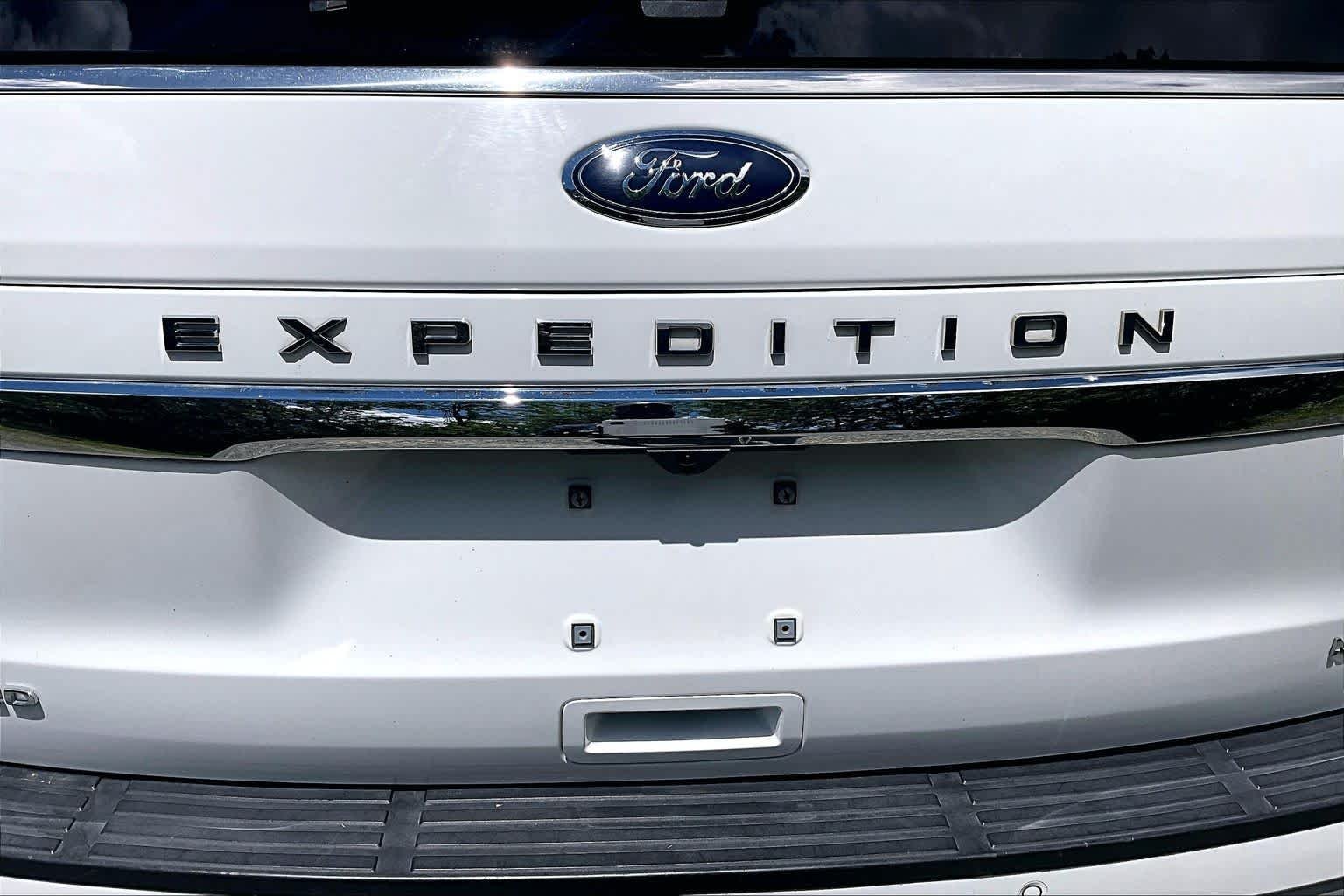 Certified Used 2023 Oxford White Ford Limited image 12