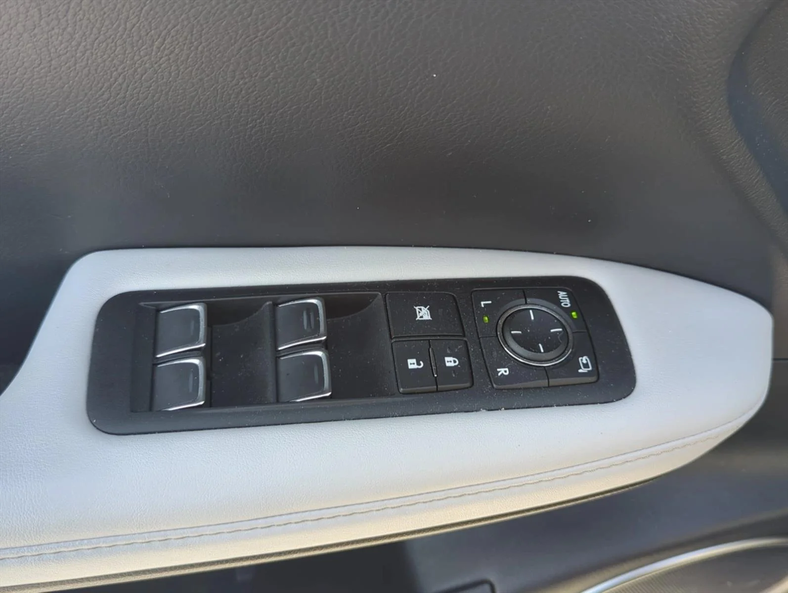 Used 2022 Nori Green Pearl Lexus RX 350 image 9
