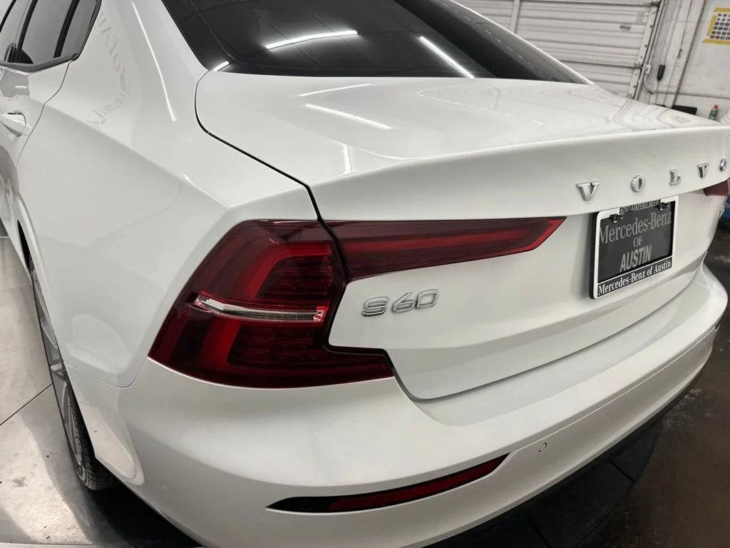 Used 2019 White Volvo T5 Momentum image 11
