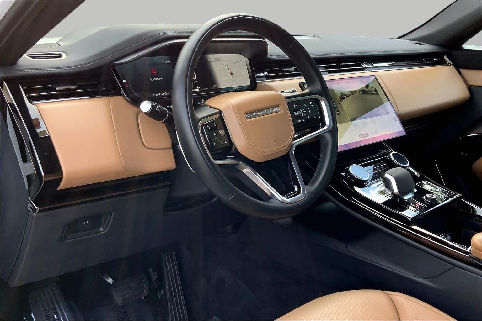 Used 2023 Fuji White Land Rover SE image 18
