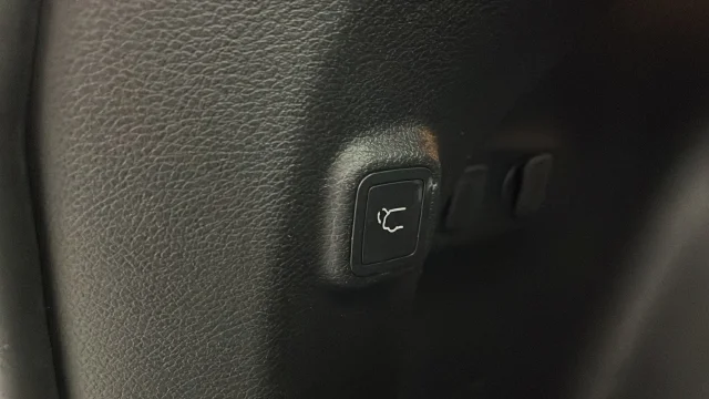 Used 2022 Crystal Metallic Jeep Limited image 29