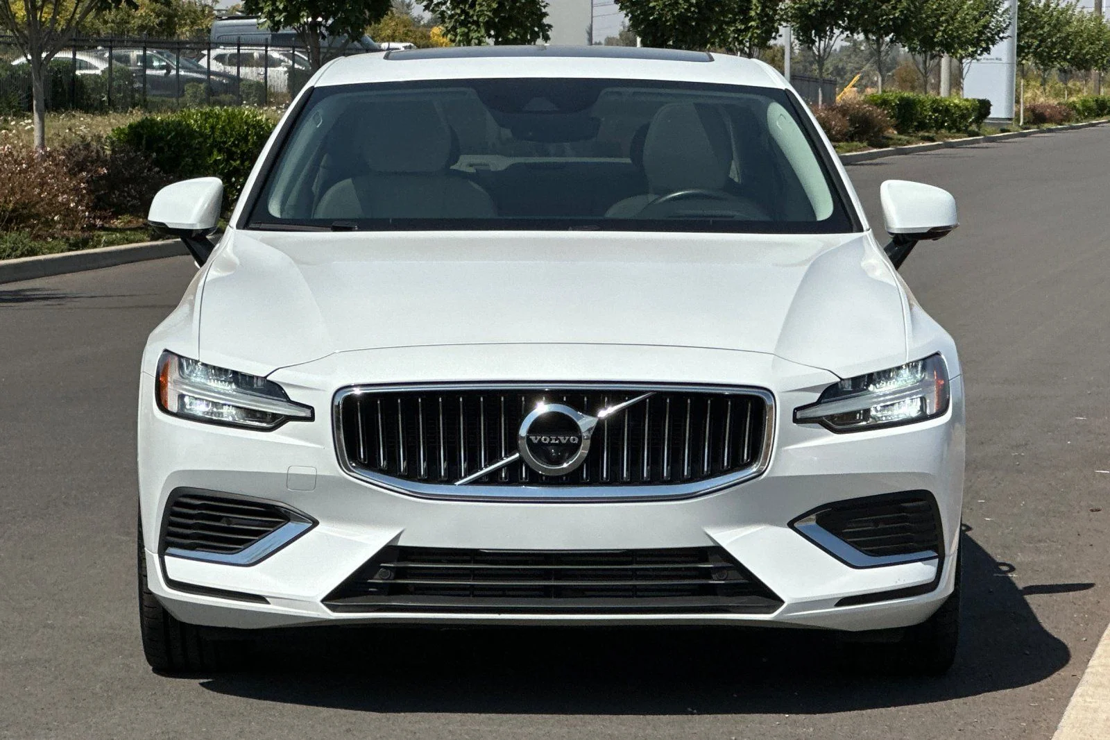 Used 2021 White Volvo T8 Inscription image 8